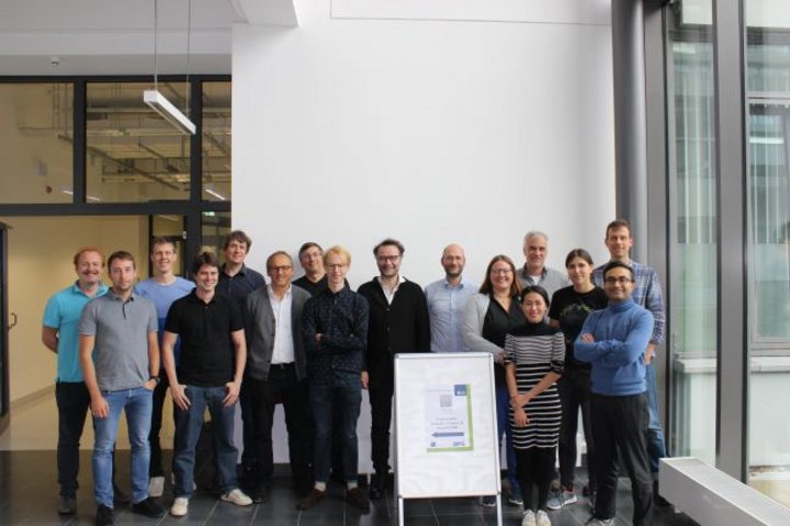 (3)	Gruppenbild der Forschungsgruppe CoDA beim Projekttreffen in Bochum.