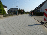 Bild 2: Einsatz der offenporigen Betonpflastersteinen in einer öffentlichen Verkehrsfläche (Foto: SF Kooperation, Bremen)